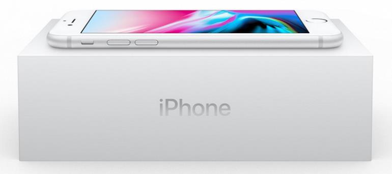 Apple бесплатно починит сбоящие iPhone 8
