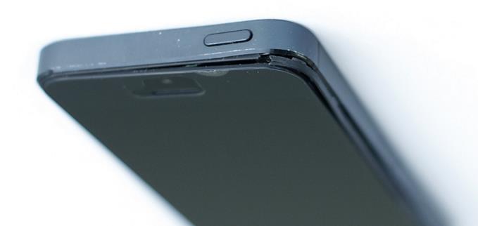 Экран Айфона отошел от корпуса | PlanetiPhone