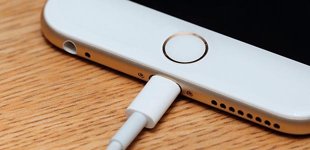 Почему iPhone не заряжается от зарядки, что делать?