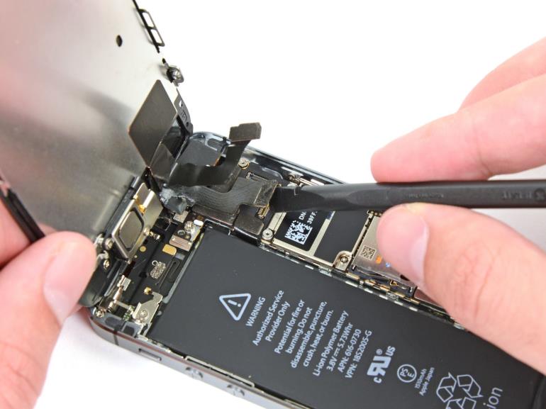 Замена сенсорного стекла и дисплея на iPhone 5S (22)