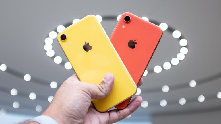 iPhone Xr: Yellow and Coral